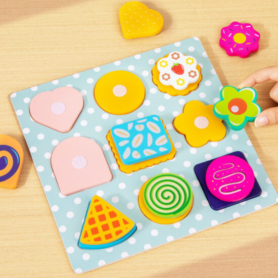 Wooden pretend kitchen toy set with pizza and cookies